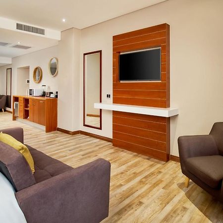 Protea Hotel By Marriott Pretoria Hatfield Exteriér fotografie