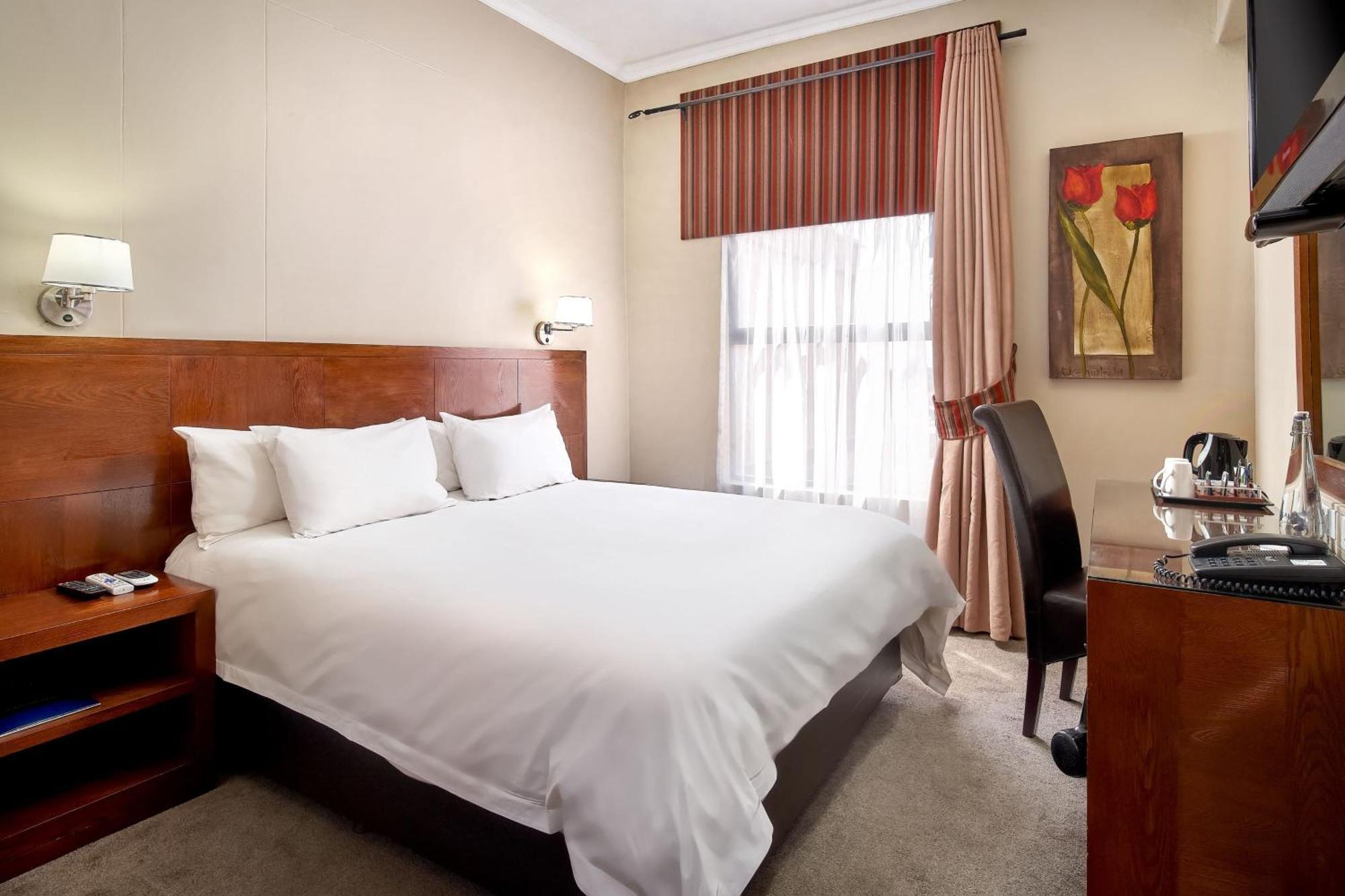 Protea Hotel By Marriott Pretoria Hatfield Pokoj fotografie