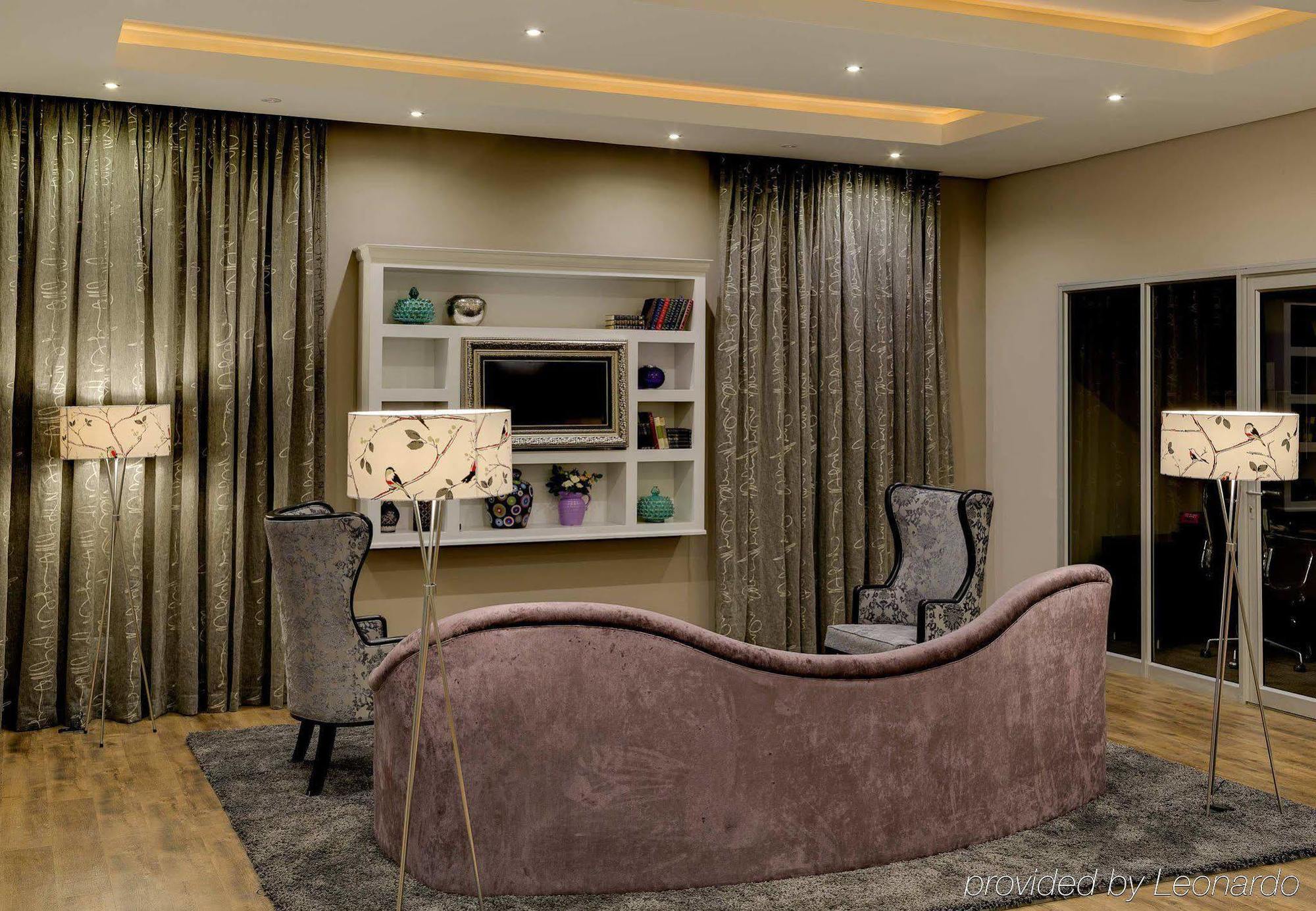 Protea Hotel By Marriott Pretoria Hatfield Exteriér fotografie