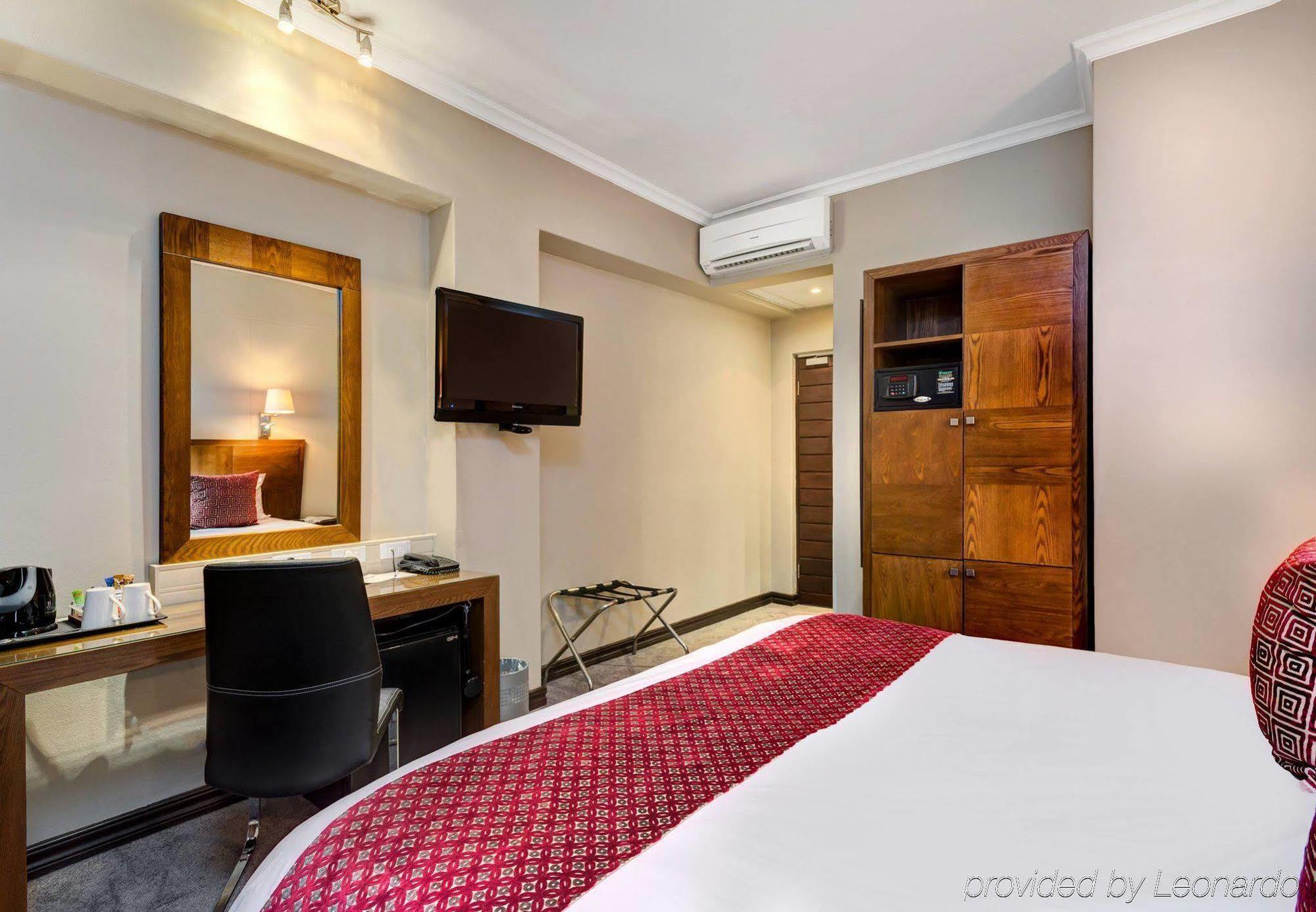 Protea Hotel By Marriott Pretoria Hatfield Exteriér fotografie